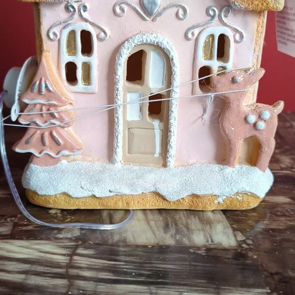 ❌SOLD❌Pastel "Pinkmas" Light Up 💡 Gingerbread House - Picture 5 of 10
